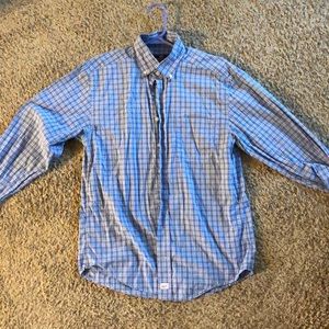Vineyard Vines button up shirt